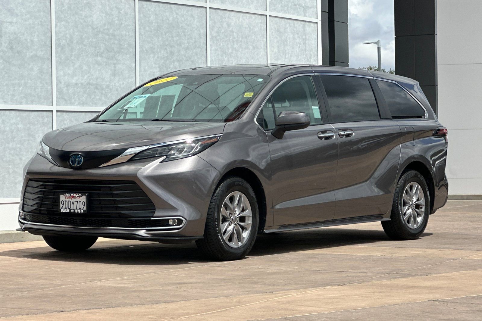 Certified 2022 Toyota Sienna XLE FWD image 10