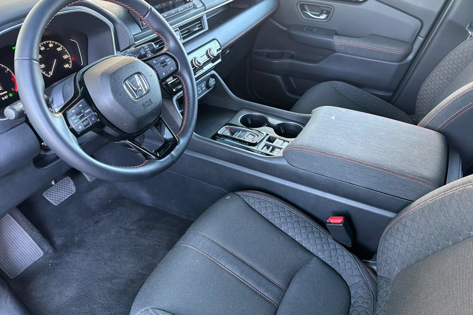 Used 2025 Honda Pilot Sport image 10