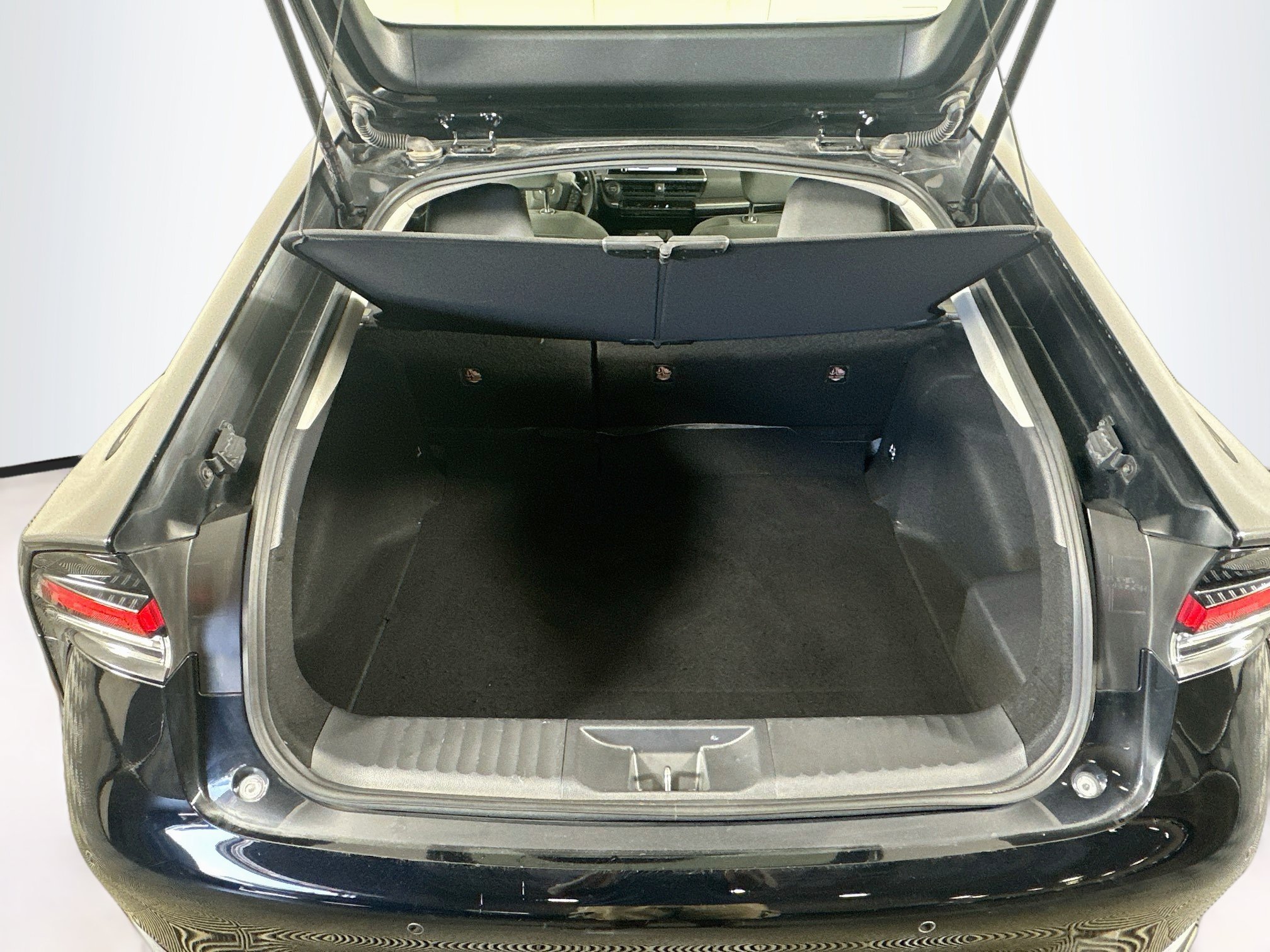 Used 2024 Toyota Prius LE FWD image 27