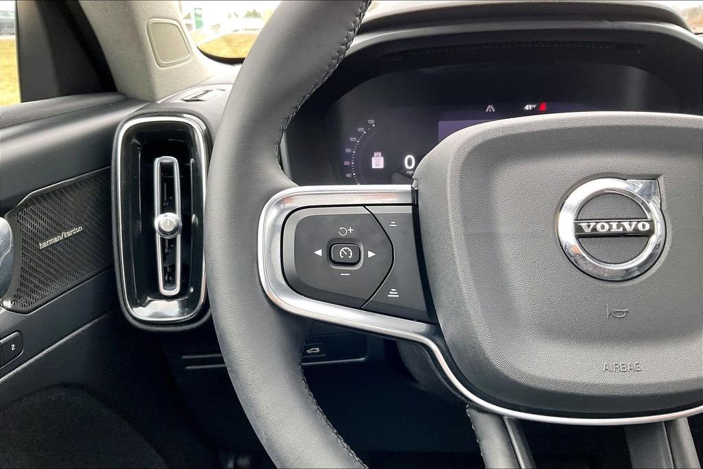 Certified 2024 Volvo XC40 B5 Plus w/ Climate Package image 11