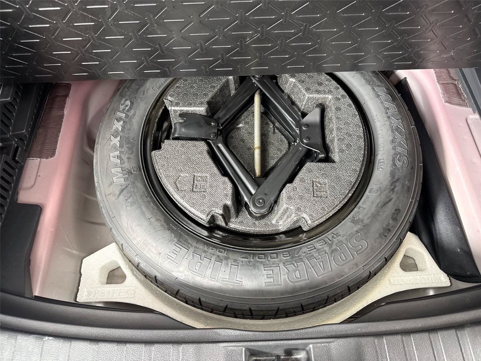 Certified 2025 Toyota RAV4 XLE FWD image 39