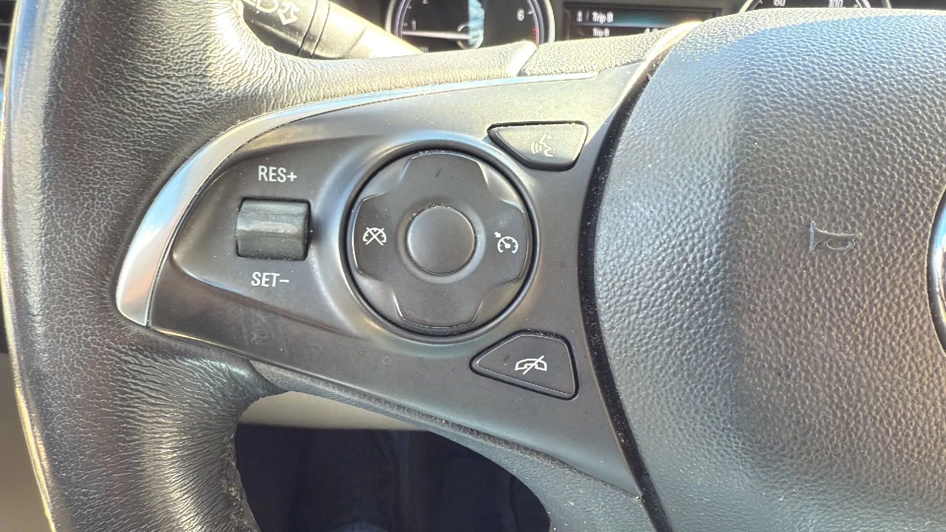 Used 2019 Buick Enclave Essence image 12