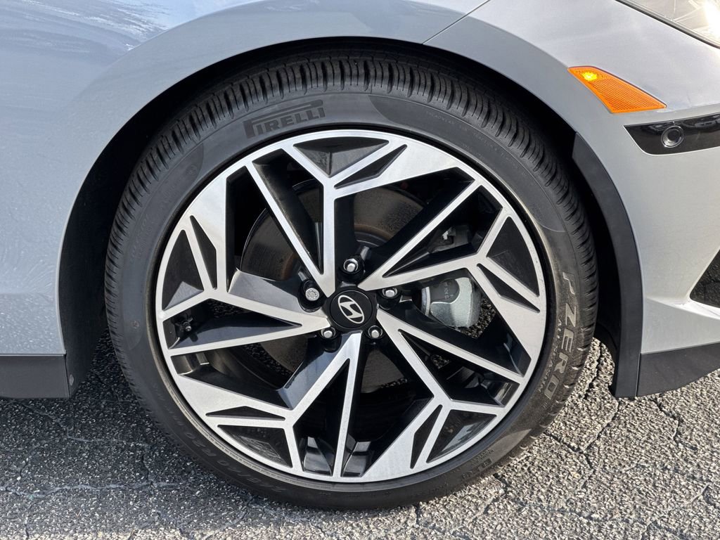 Used 2024 Hyundai Ioniq 6 Limited image 12