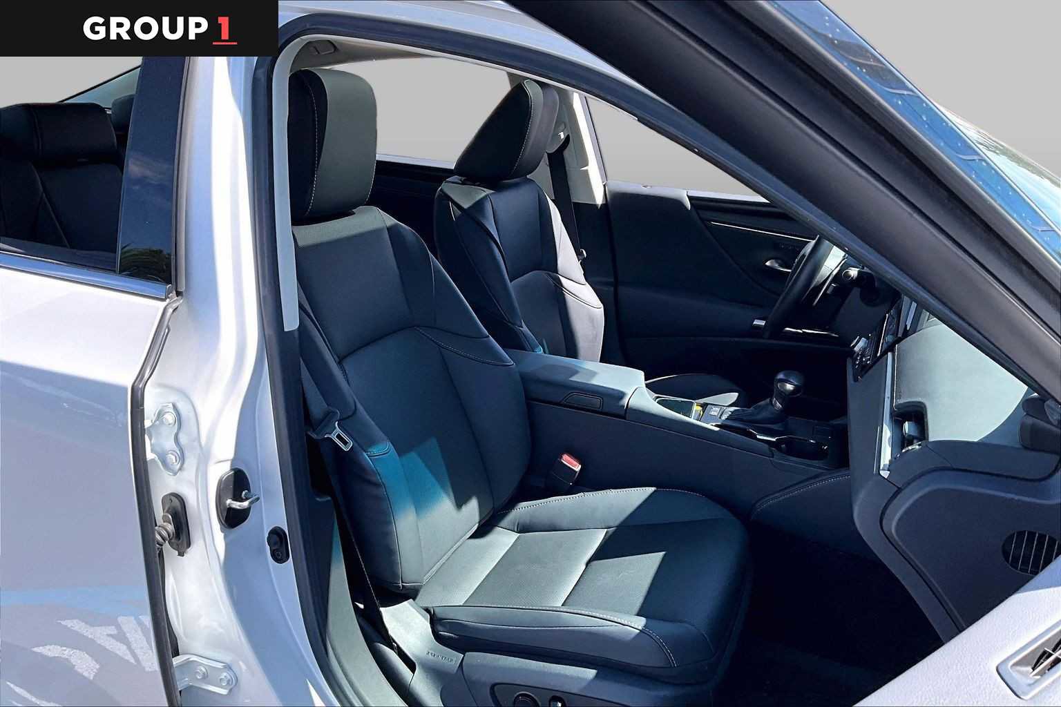 Used 2025 Lexus ES 300h w/ Premium Package FWD image 9