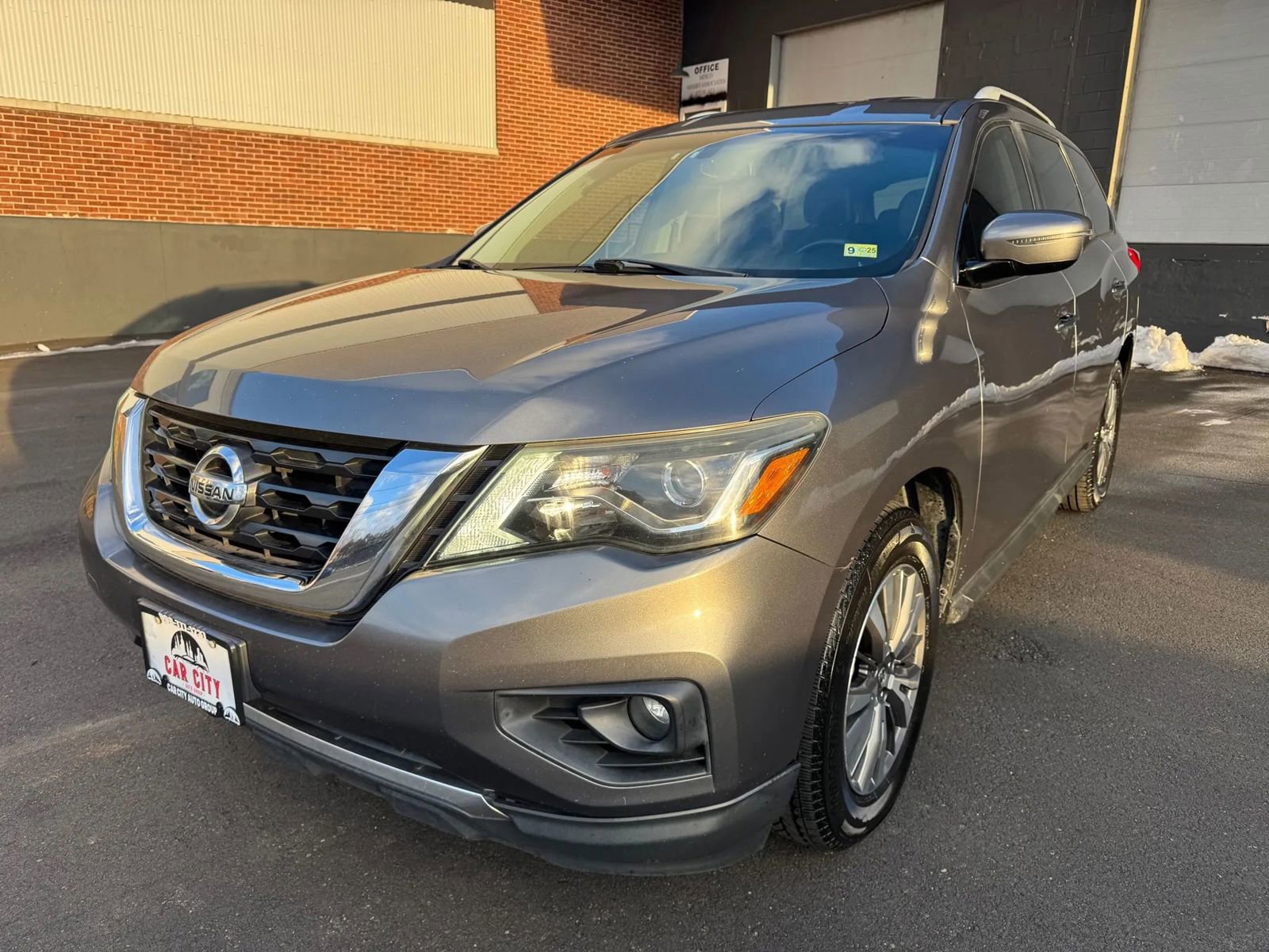 Used 2017 Nissan Pathfinder SV