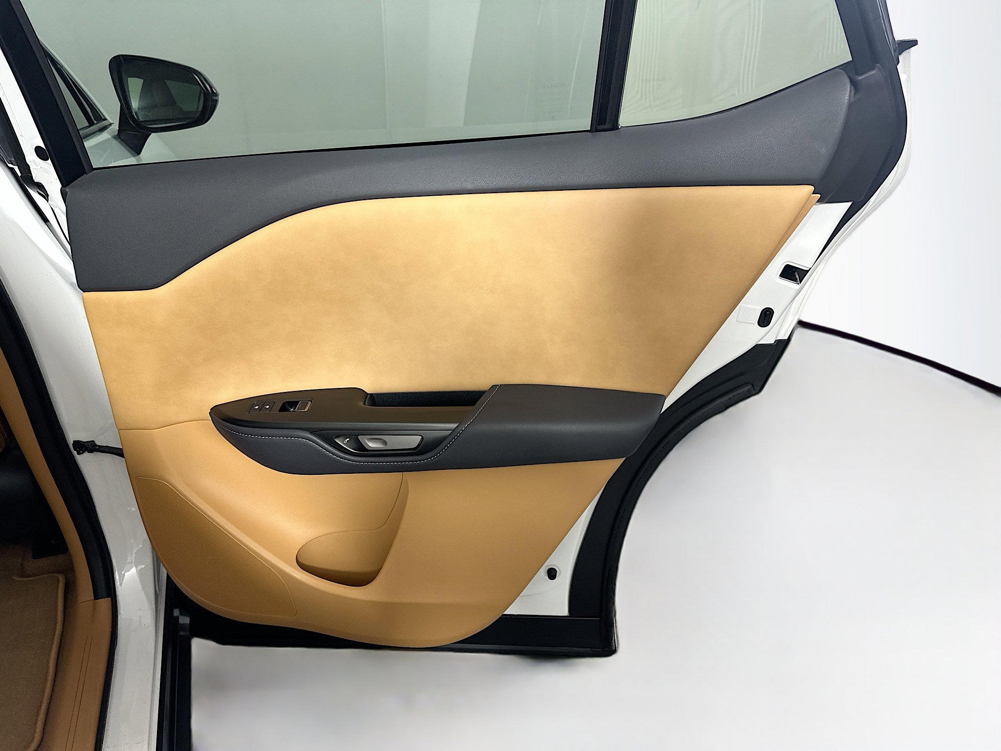 Used 2023 Lexus RZ 450e Premium w/ Technology Package image 30