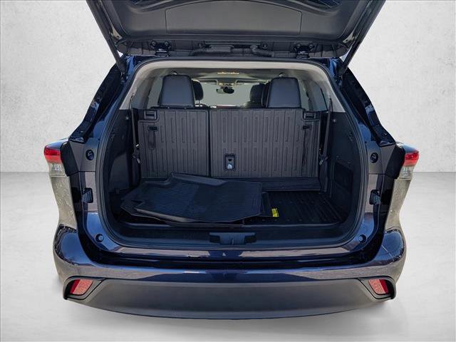 Used 2025 Toyota Highlander XLE image 6