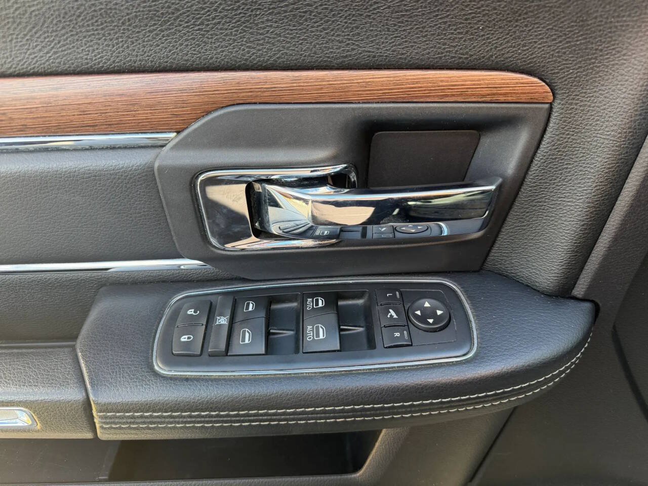 Used 2016 RAM 2500 Laramie AWD/4WD image 25