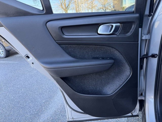 Used 2023 Volvo XC40 B5 Plus image 30