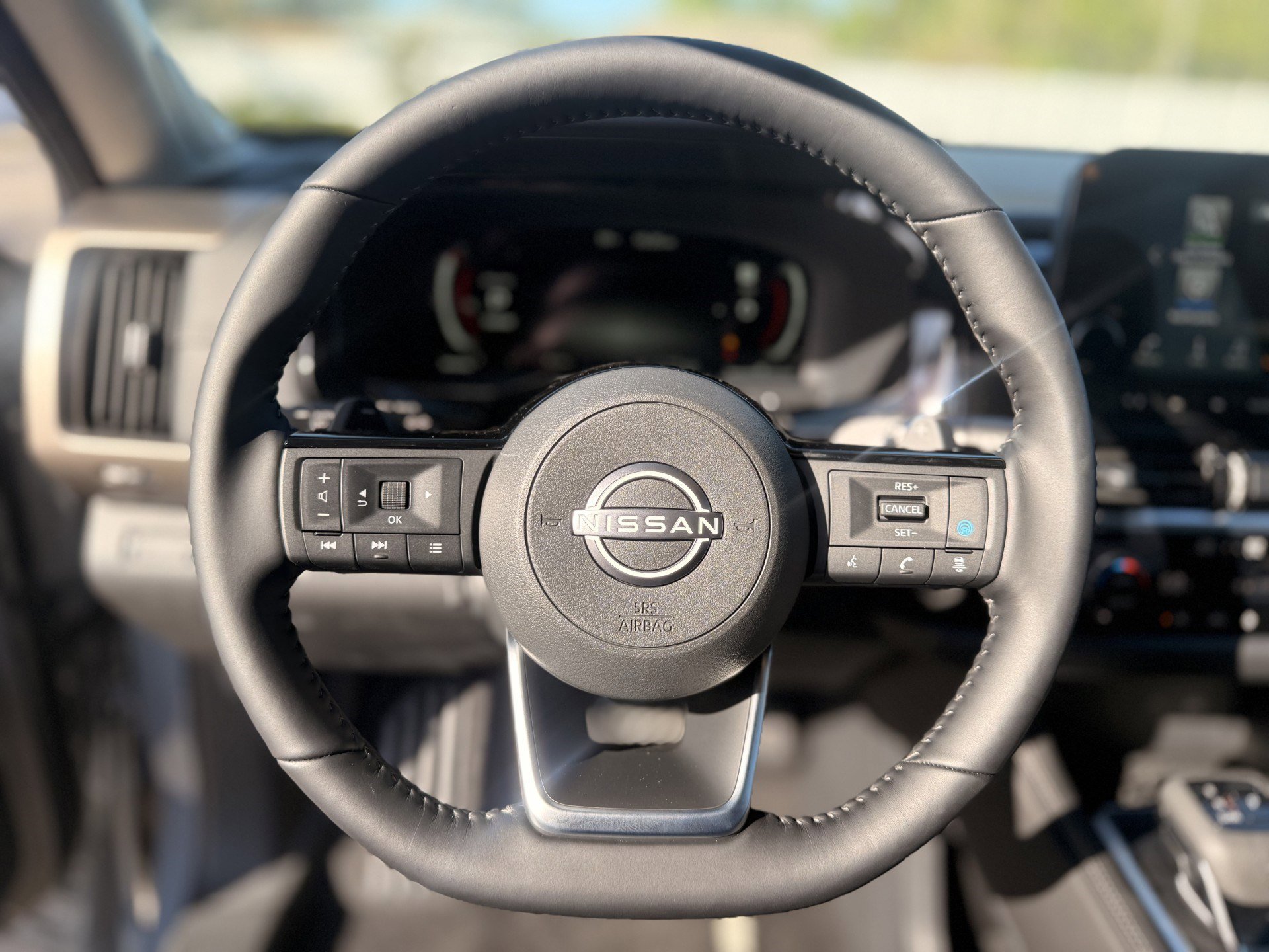 New 2025 Nissan Pathfinder Platinum image 7