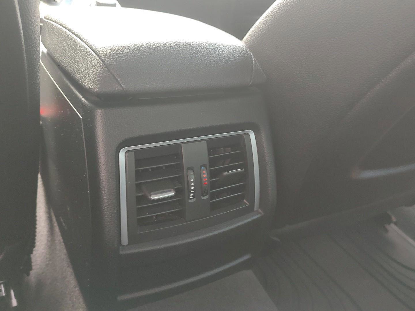 Used 2016 BMW 320i xDrive Sedan image 16