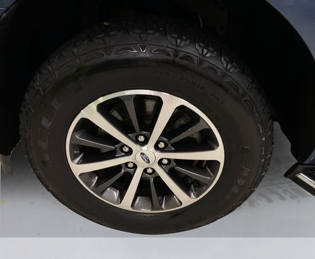 Used 2018 Ford Expedition Max XLT w/ Equipment Group 202A AWD/4WD image 18