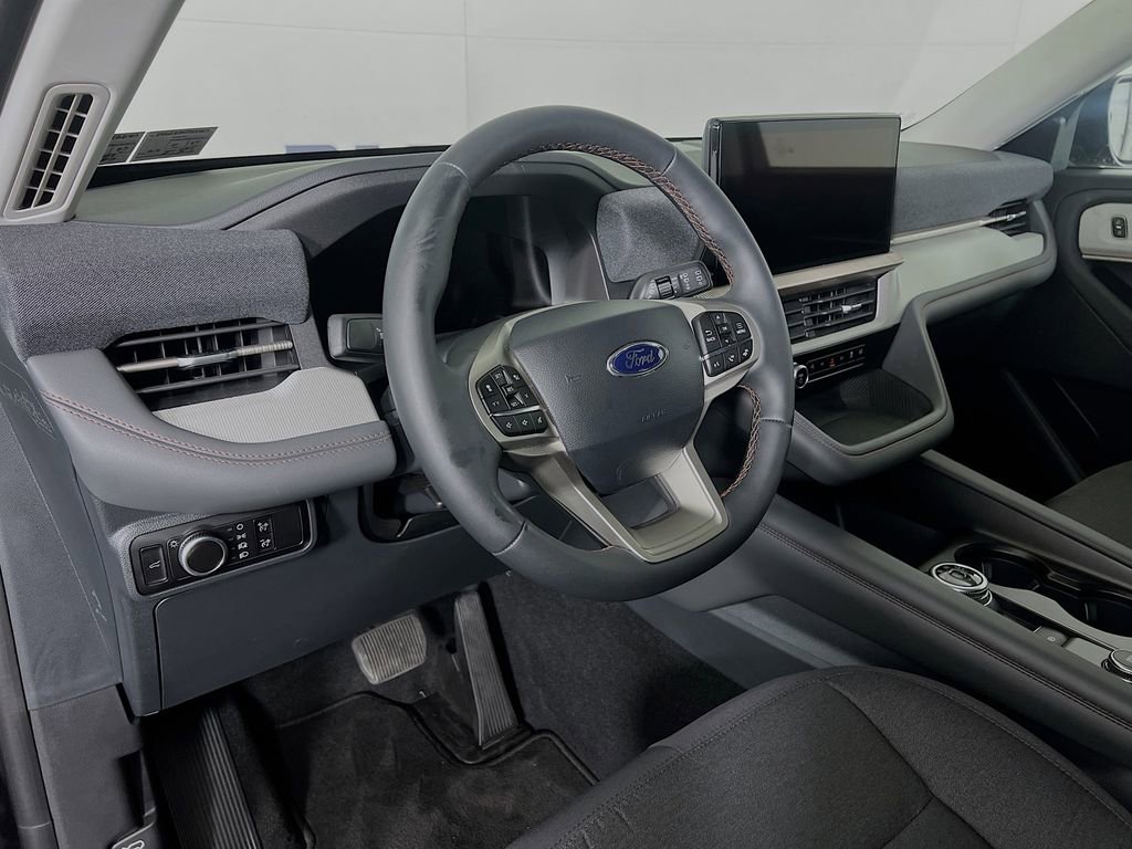 Used 2026 Ford Explorer Active AWD/4WD image 12