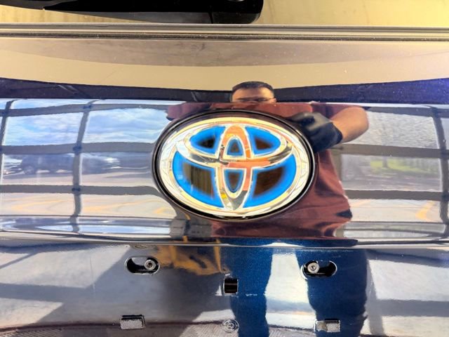 Used 2024 Toyota Highlander XLE AWD/4WD image 12