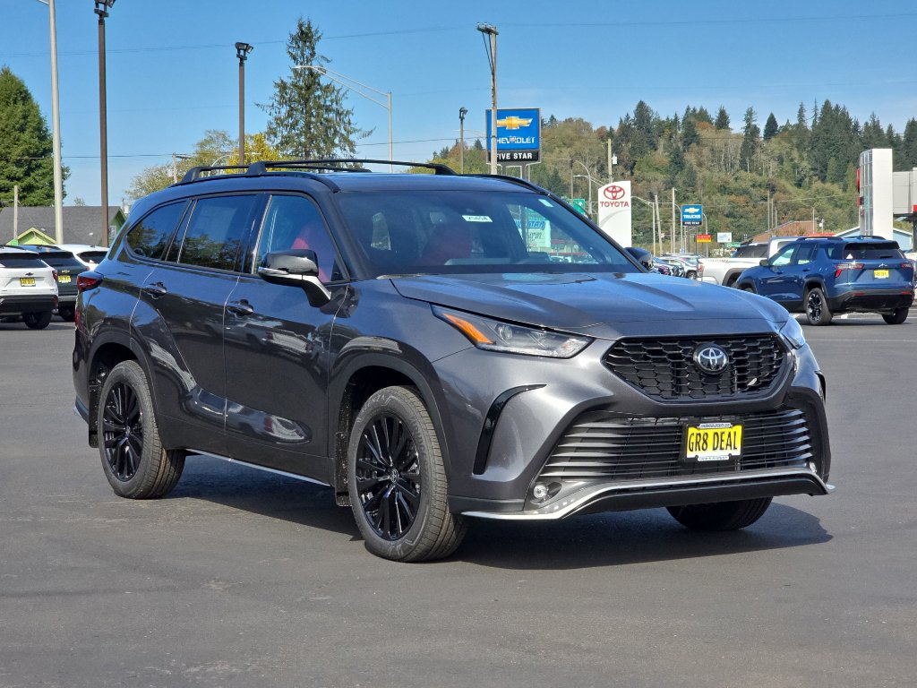 New 2025 Toyota Highlander XSE image 2