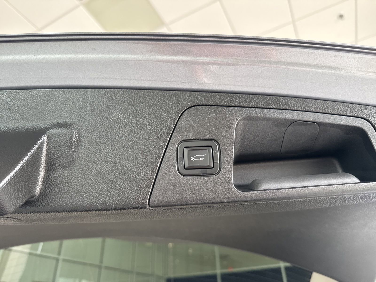 Used 2020 Buick Envision Essence FWD image 13