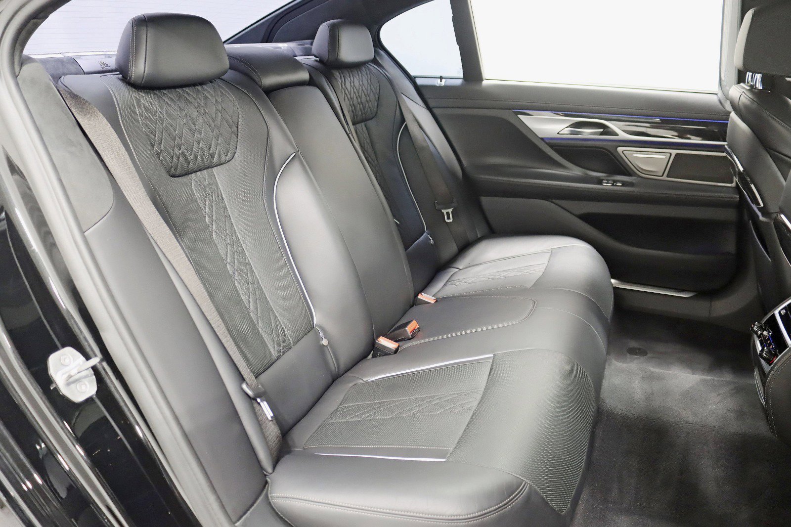 Used 2020 BMW 750i xDrive w/ Executive Package AWD/4WD image 34