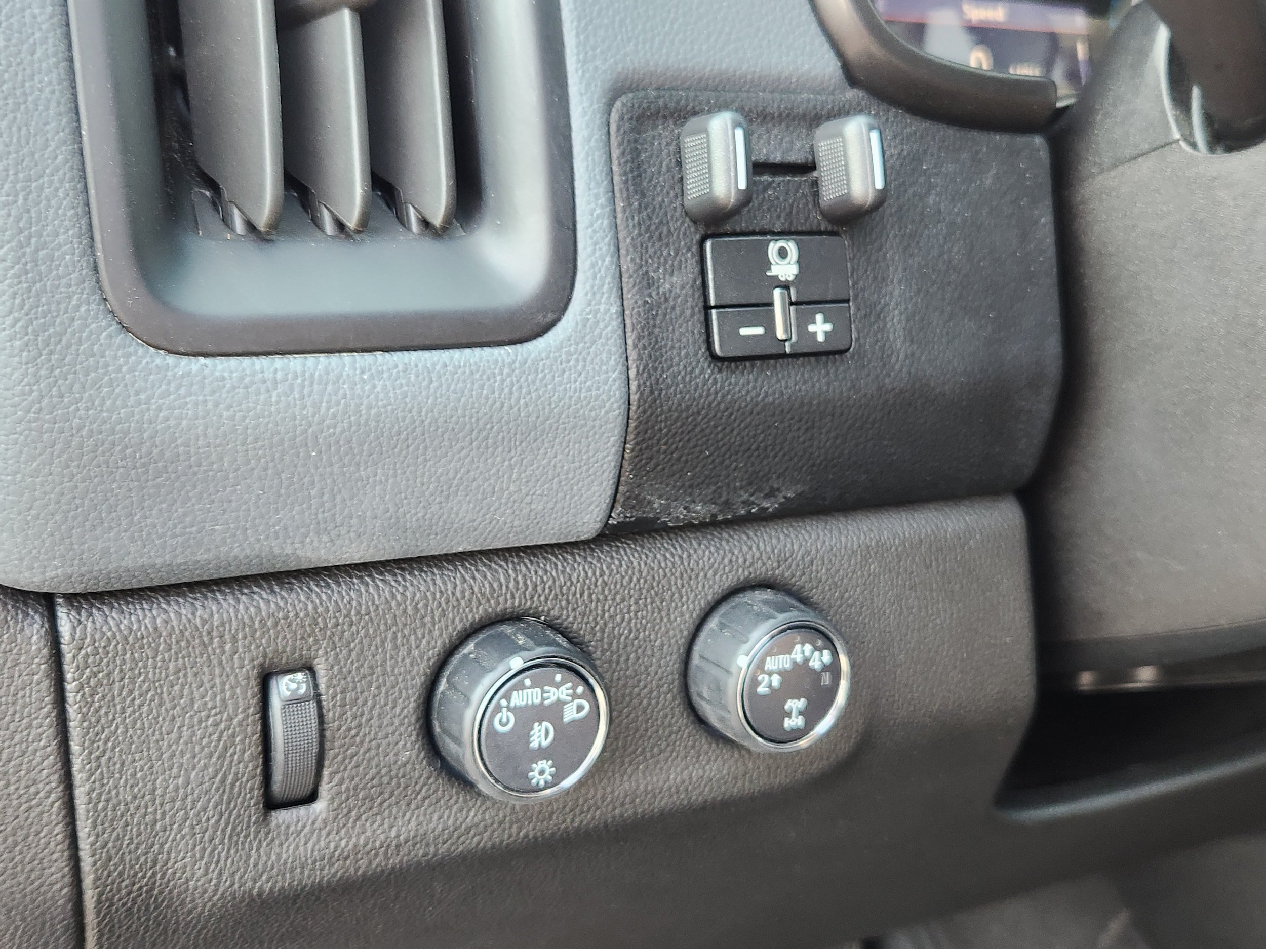 Used 2022 Chevrolet Colorado Z71 w/ Safety Package AWD/4WD image 22
