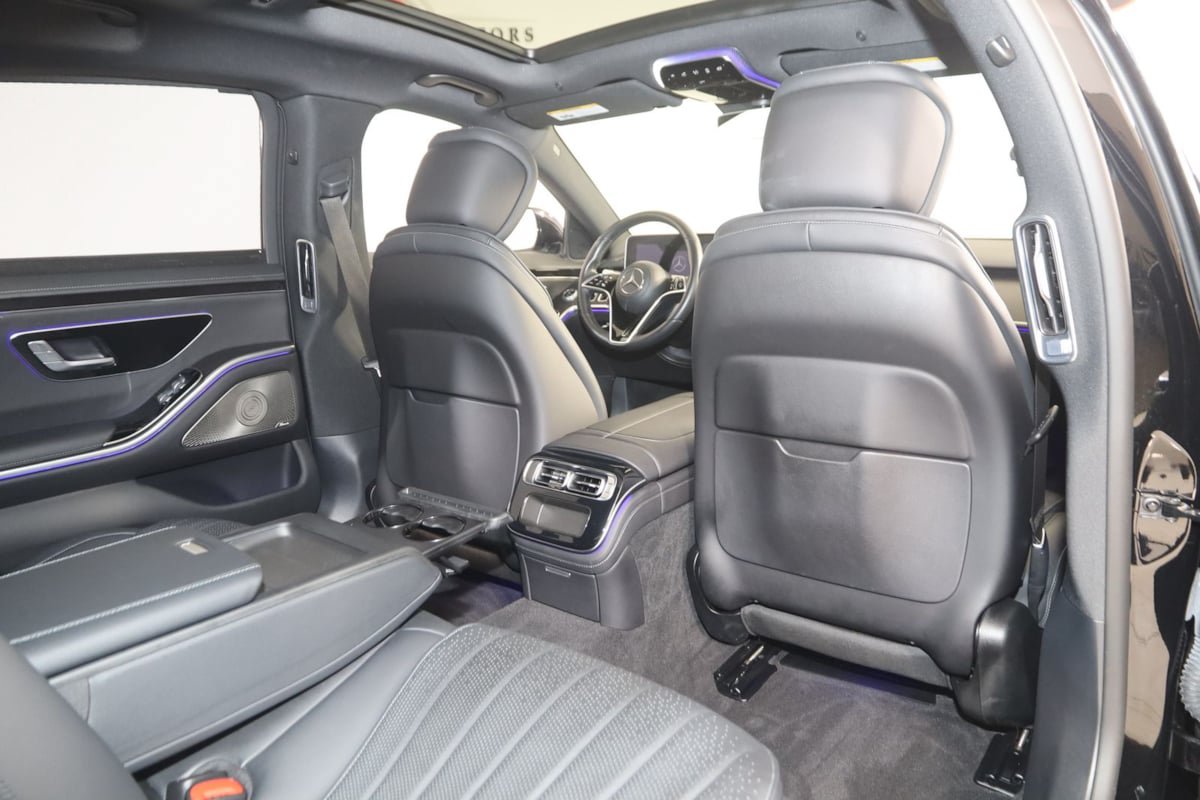 Used 2022 Mercedes-Benz S 500 4MATIC w/ AMG Line Package image 18