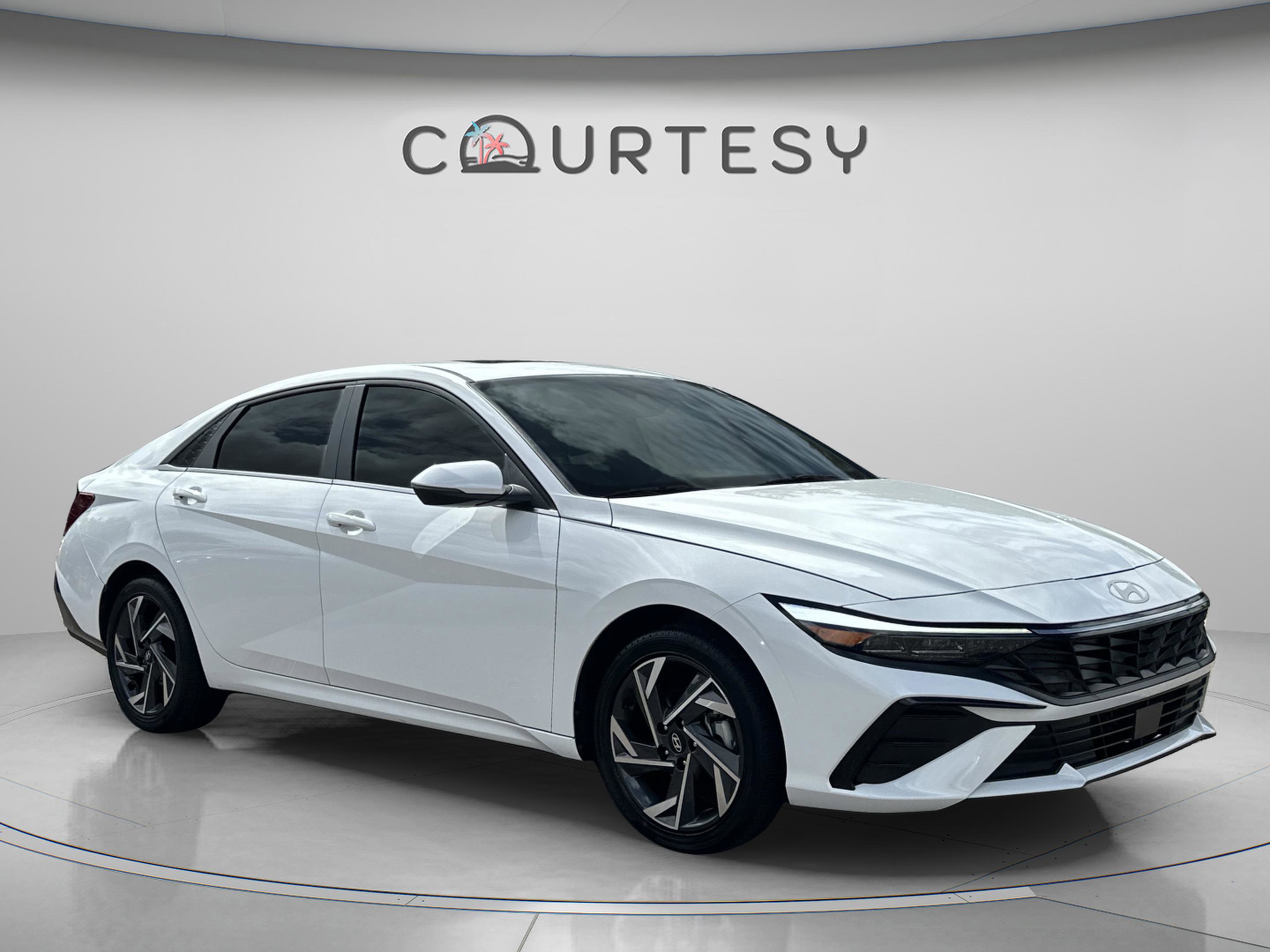 Used 2025 Hyundai Elantra Limited image 7