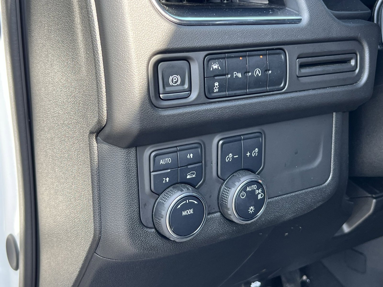 Used 2024 Chevrolet Tahoe LT image 31