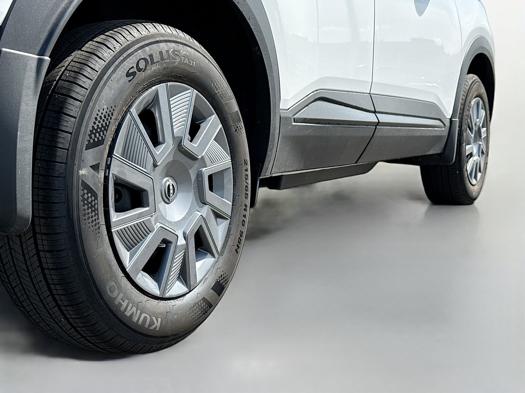 Certified 2025 Nissan Kicks S FWD image 15