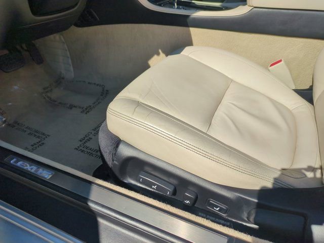 Used 2009 Lexus SC 430 Convertible image 12