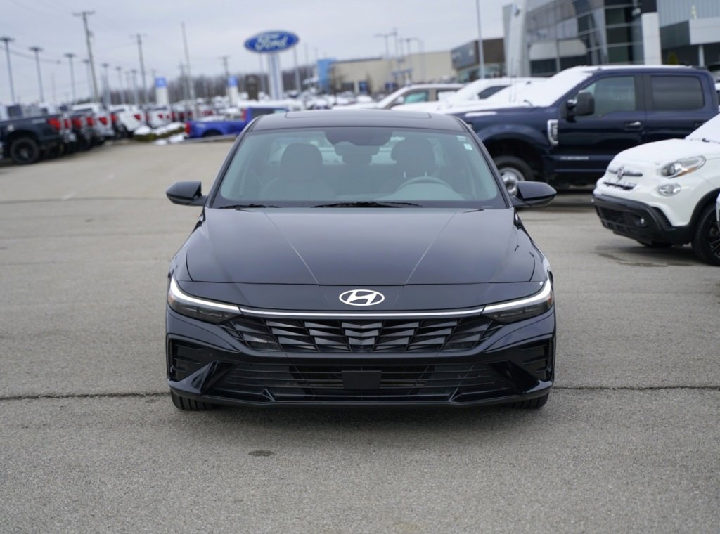 Used 2025 Hyundai Elantra SEL image 2