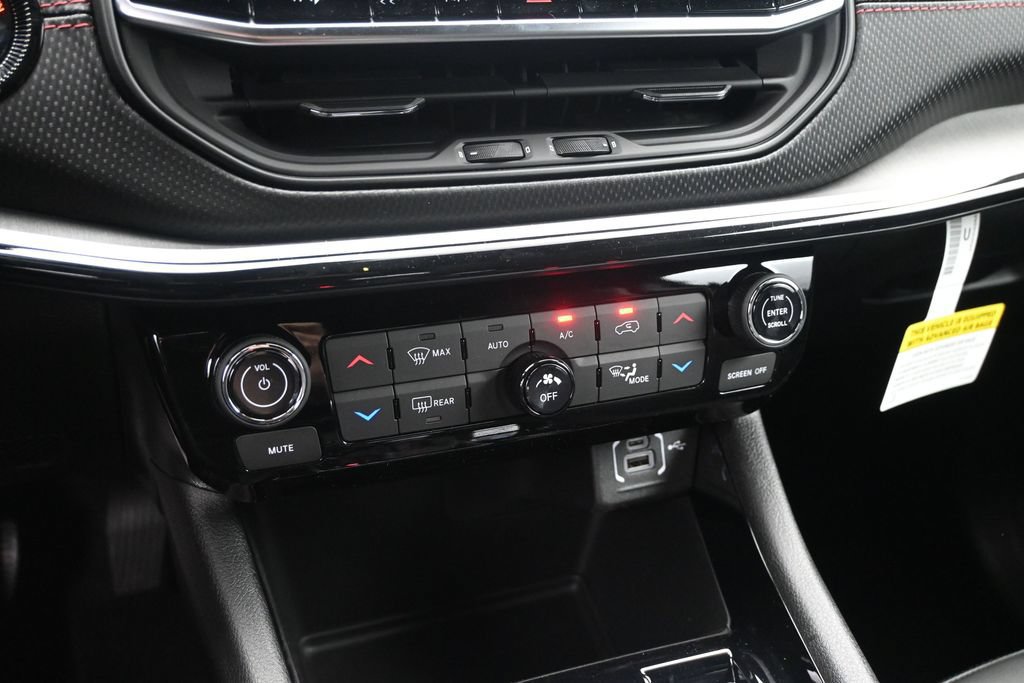 New 2026 Jeep Compass Trailhawk w/ Trailer Tow Group AWD/4WD image 18