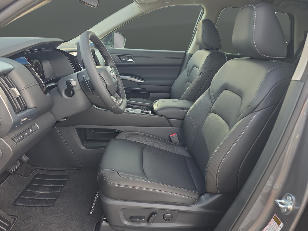 New 2026 Nissan Pathfinder SL w/ SL Premium Package AWD/4WD image 10