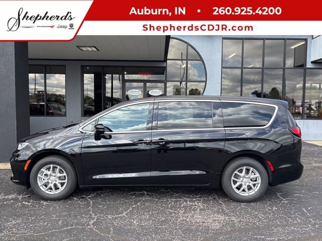 New 2026 Chrysler Pacifica Select