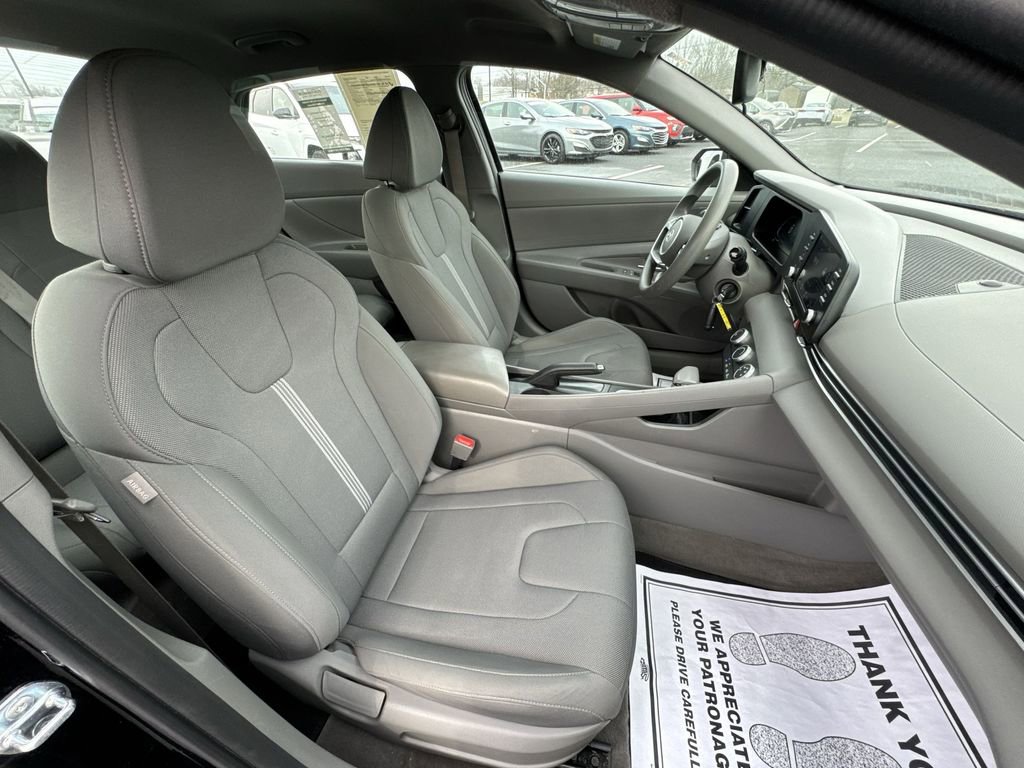 Used 2024 Hyundai Elantra SE image 24