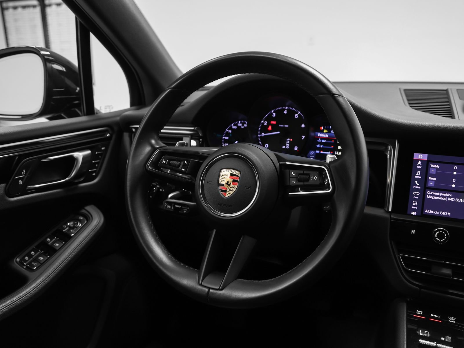 Certified 2023 Porsche Macan image 29