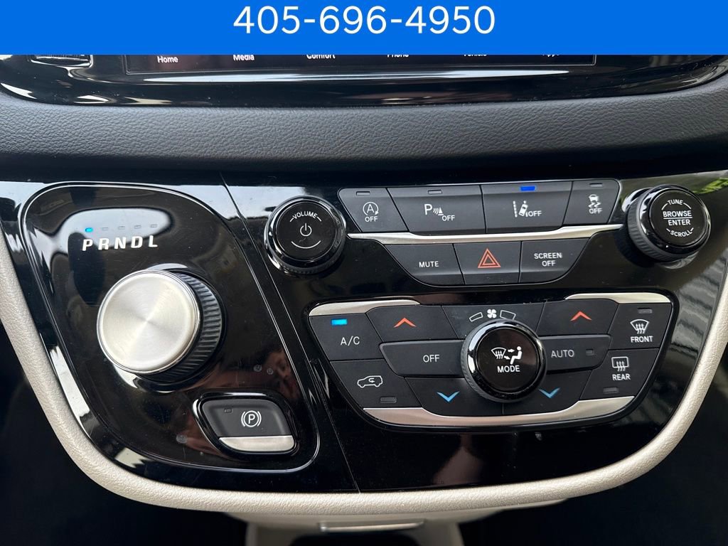 Used 2022 Chrysler Pacifica Touring-L image 28