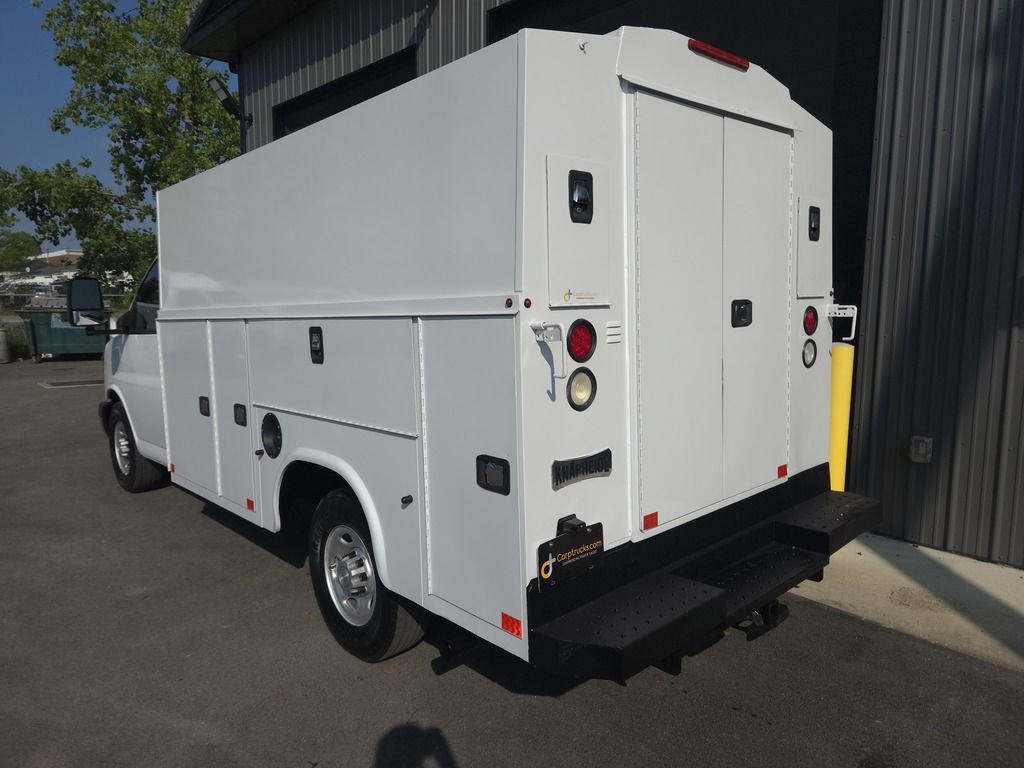 Used 2017 Chevrolet Express 3500 RWD image 3