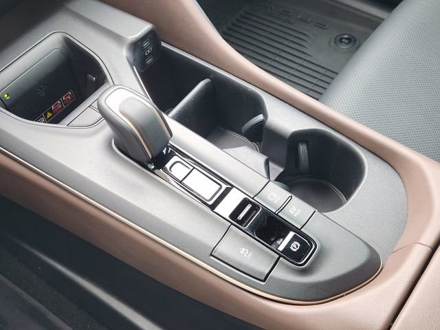 Used 2023 Toyota Crown XLE image 18