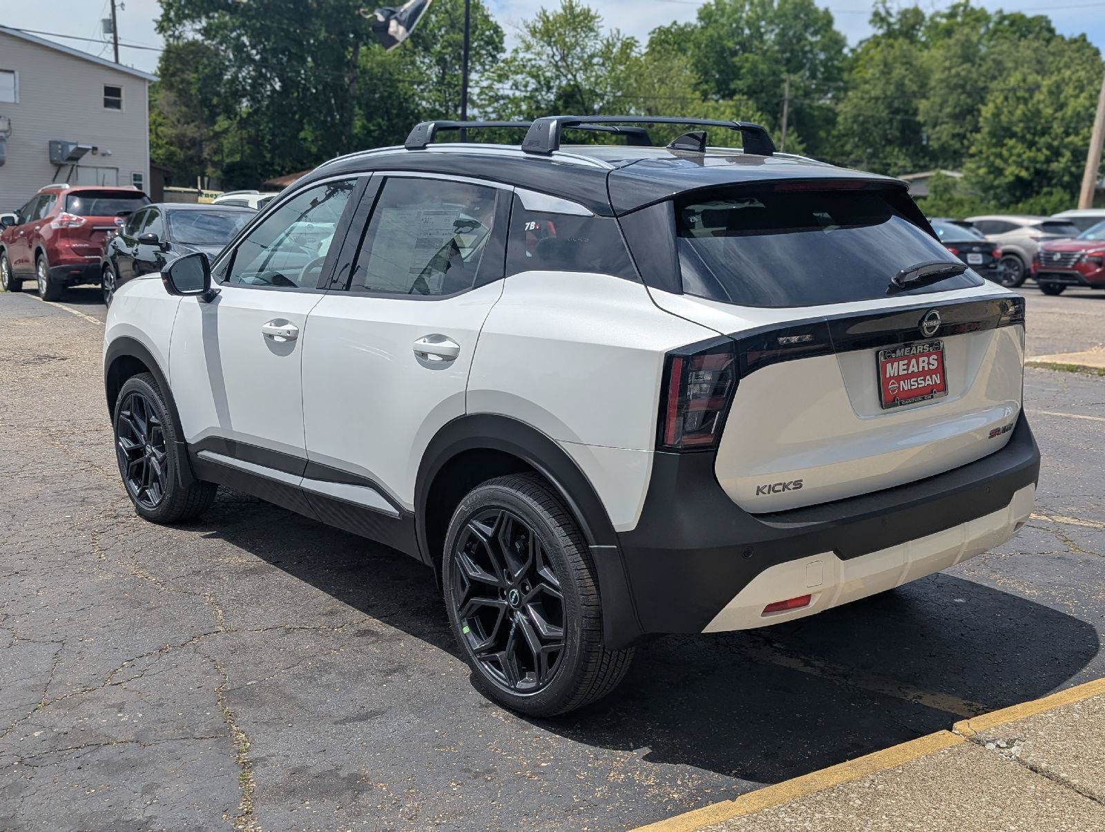 New 2026 Nissan Kicks SR w/ Cold Weather Package AWD/4WD image 6
