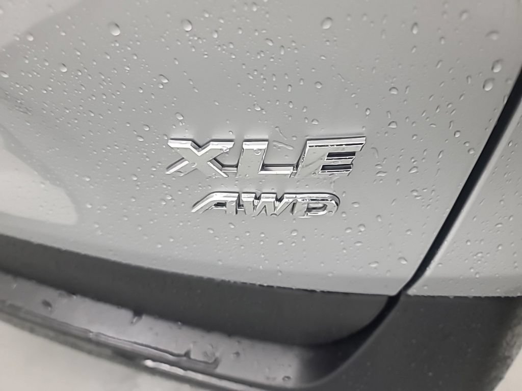 Used 2025 Toyota RAV4 XLE AWD/4WD image 13