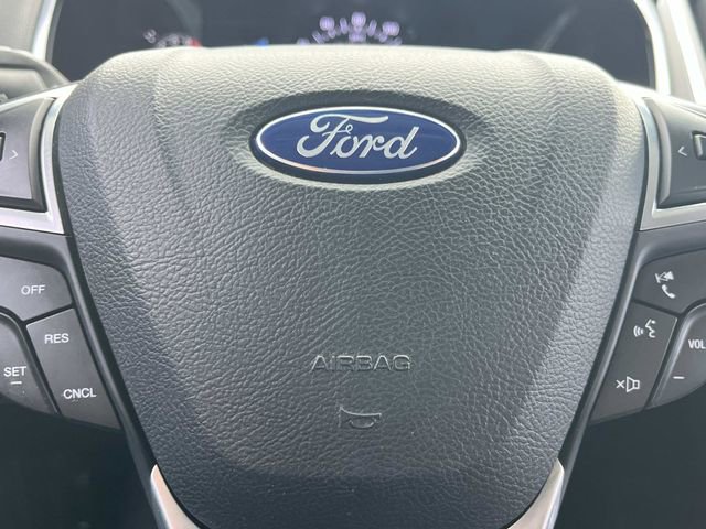 Used 2017 Ford Edge Titanium w/ Technology Package FWD image 39