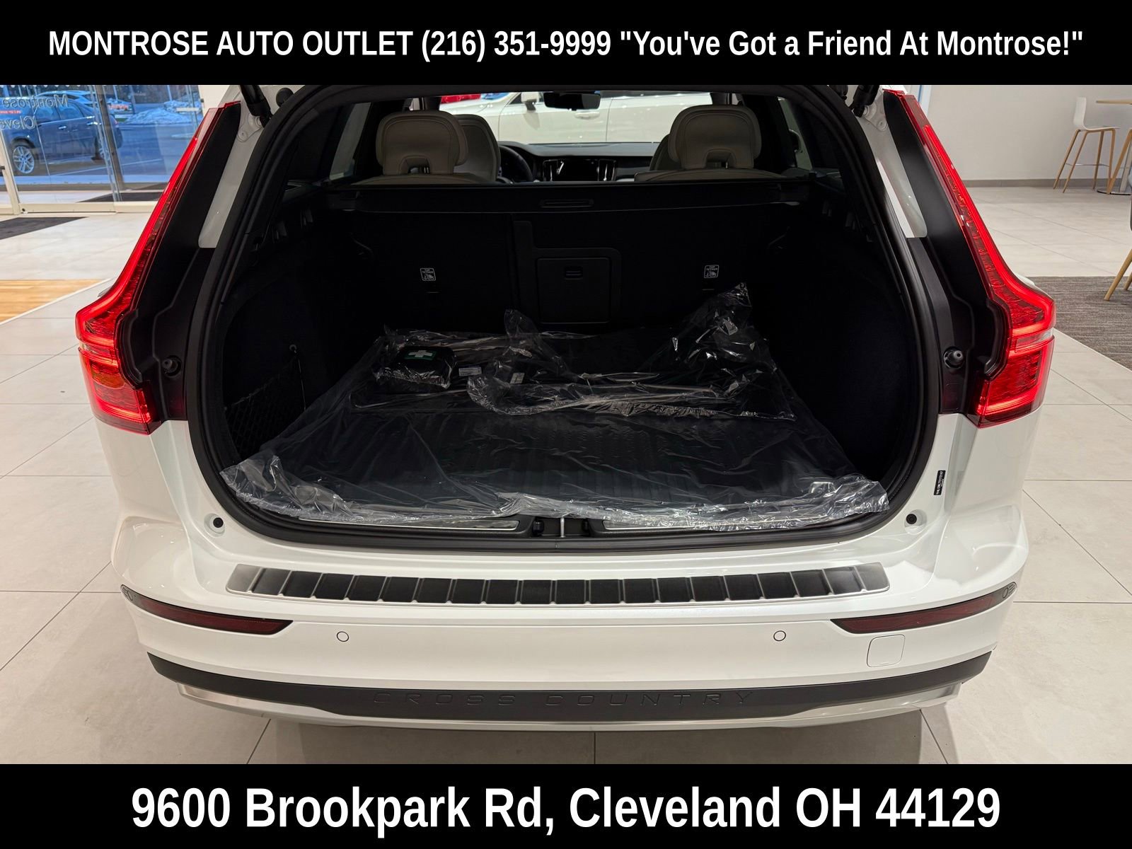 New 2026 Volvo V60 B5 Cross Country Ultra w/ Protection Package Premier image 36