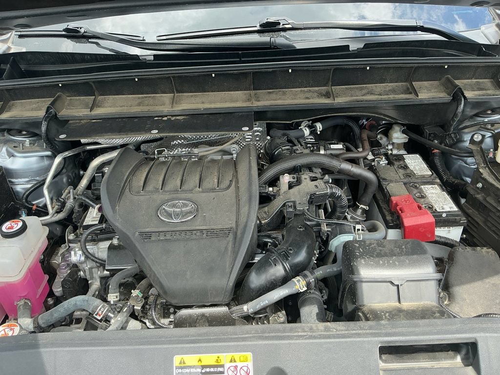Used 2024 Toyota Highlander XLE FWD image 25