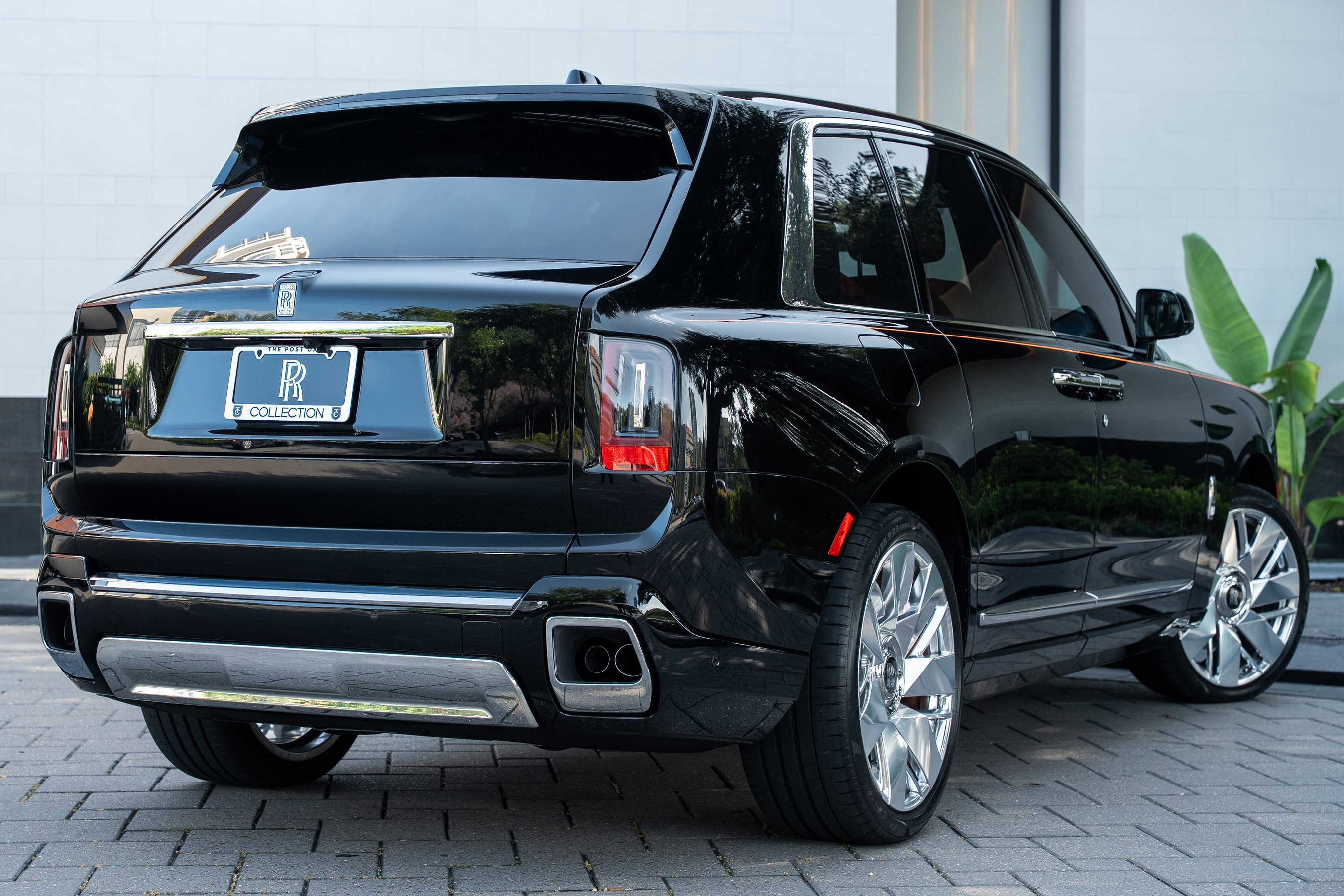 Used 2025 Rolls-Royce Cullinan image 3