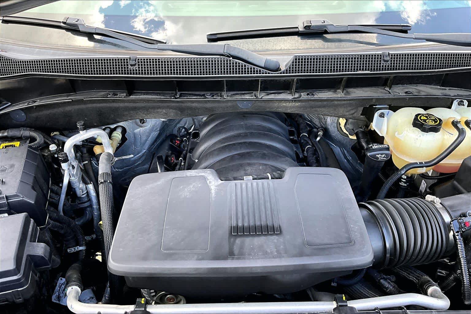 Used 2022 Chevrolet Suburban LT w/ Luxury Package RWD image 33