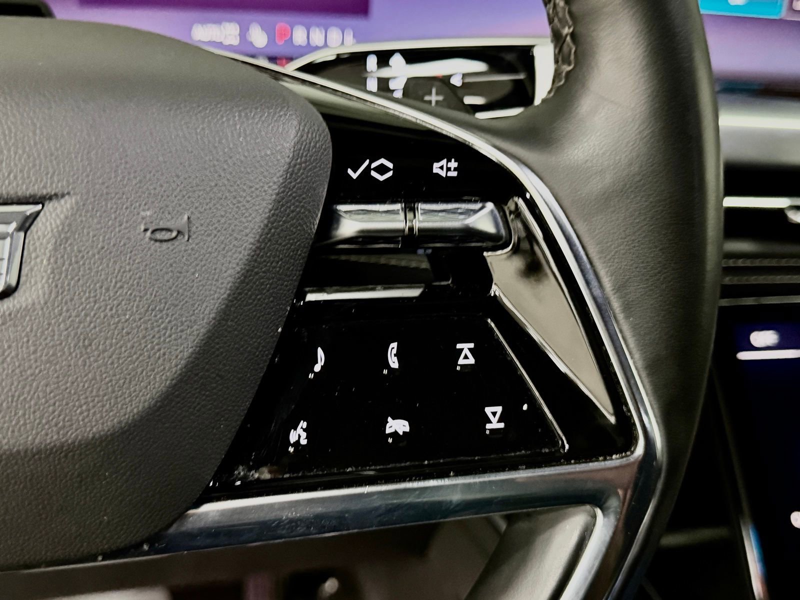 Used 2025 Cadillac Escalade ESV Premium Luxury image 28