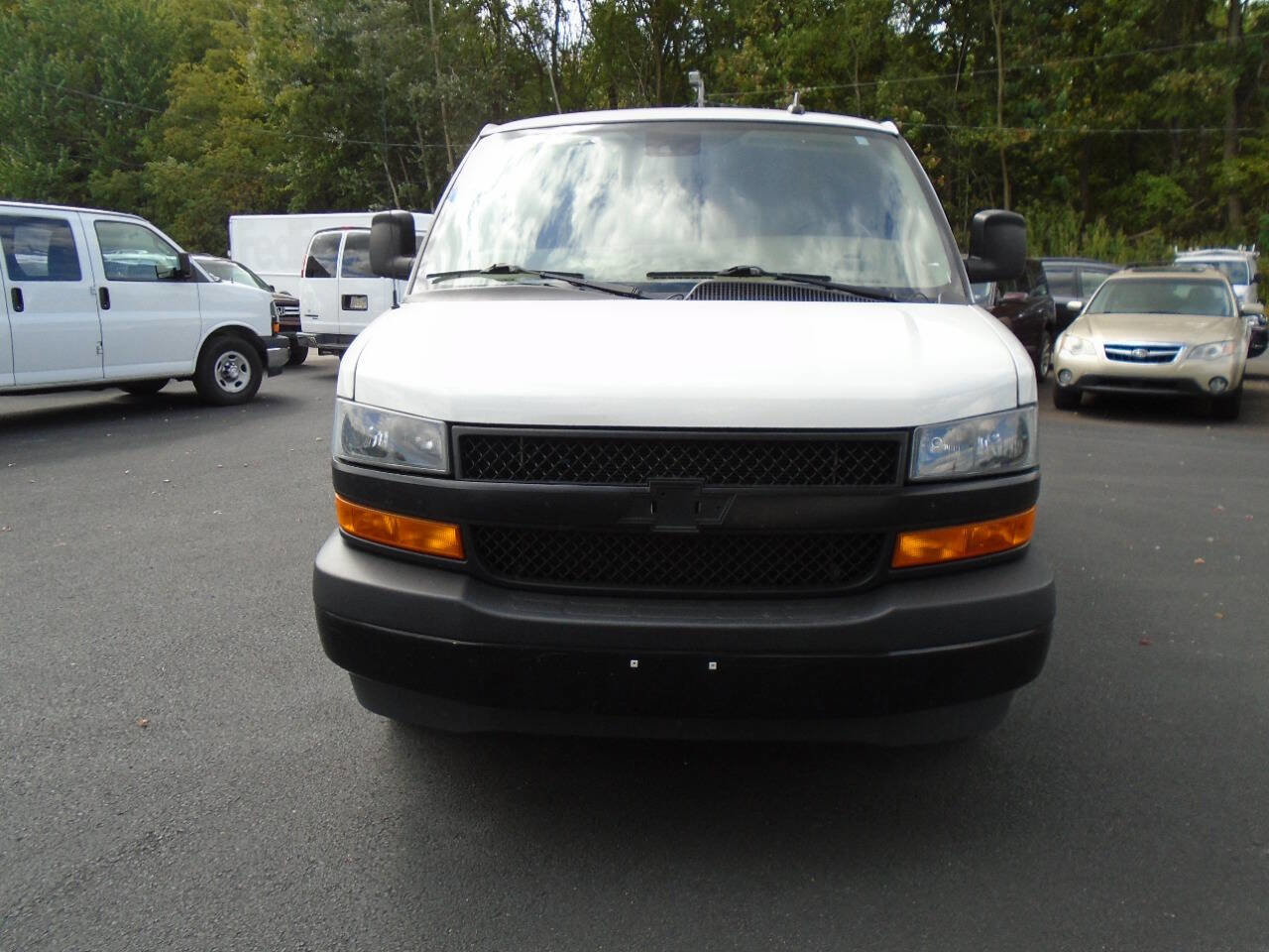 Used 2020 Chevrolet Express 3500 w/ Driver Convenience Package image 3