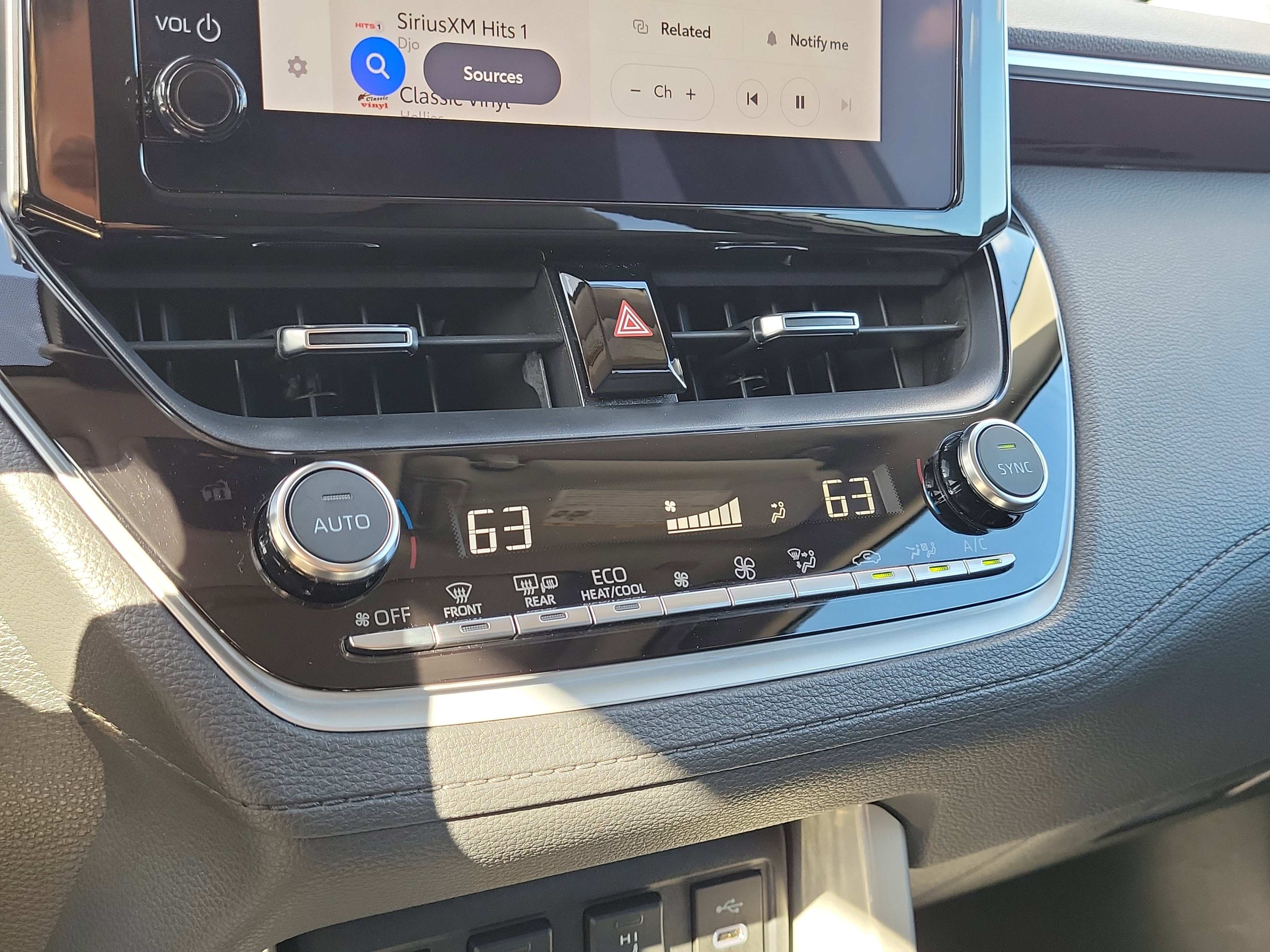 Used 2023 Toyota Corolla Cross XLE image 18