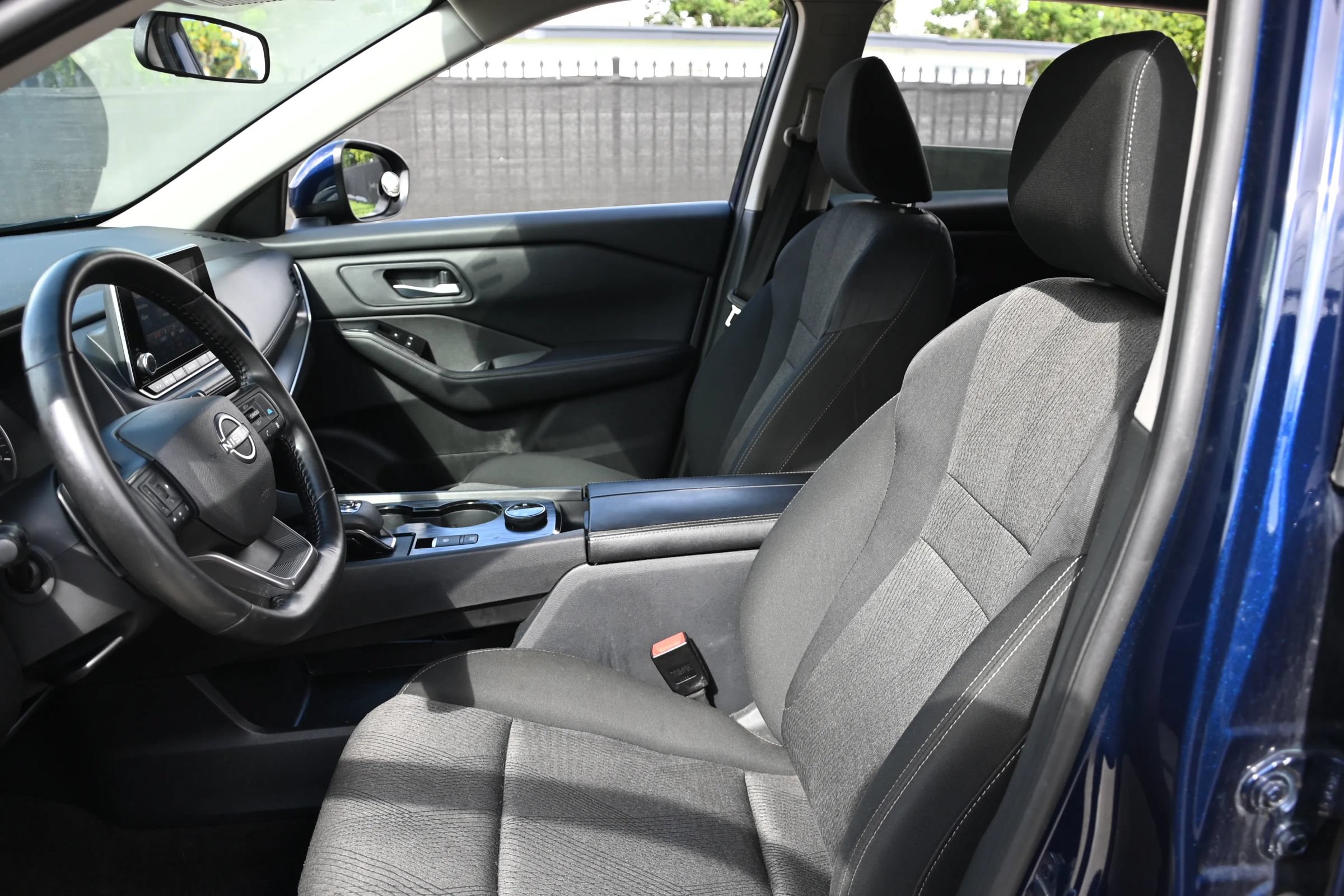 Used 2025 Nissan Rogue SV AWD/4WD image 12