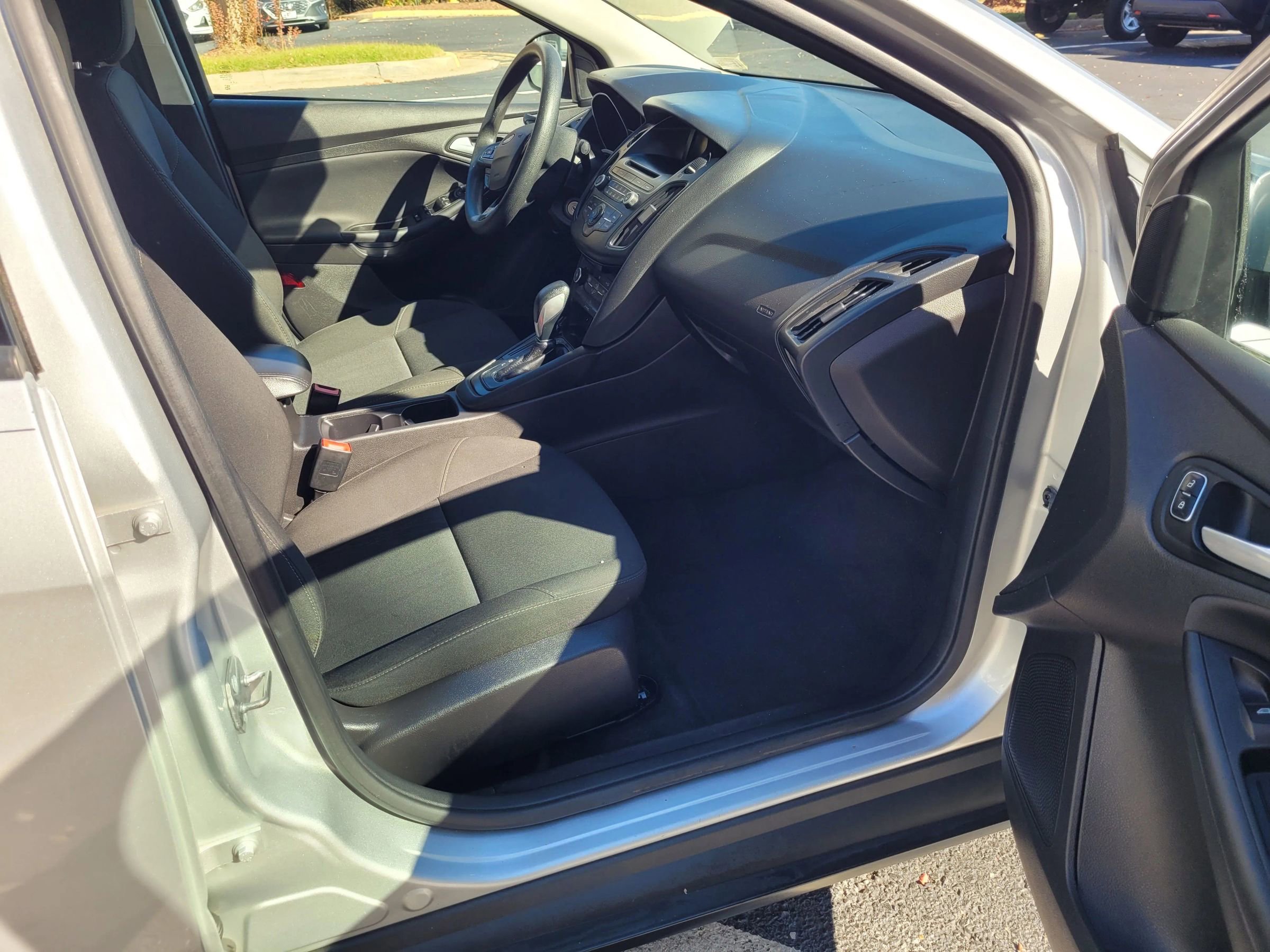 Used 2017 Ford Focus SE image 22