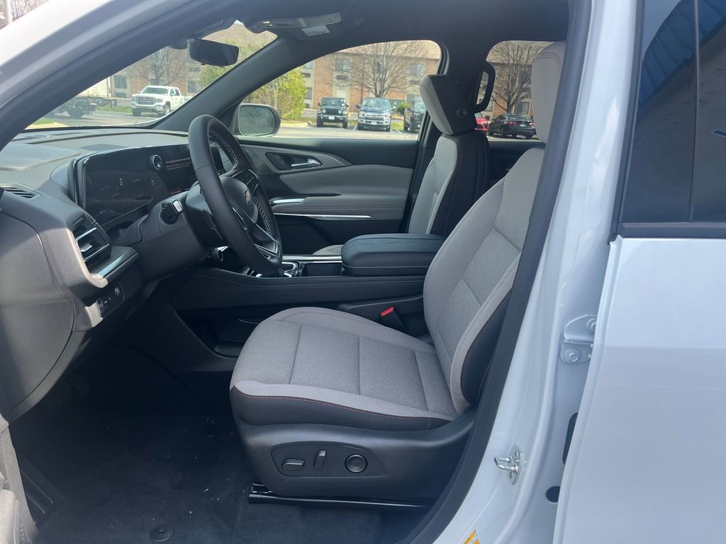 New 2026 Chevrolet Traverse LT w/ Driver Confidence Package FWD image 9