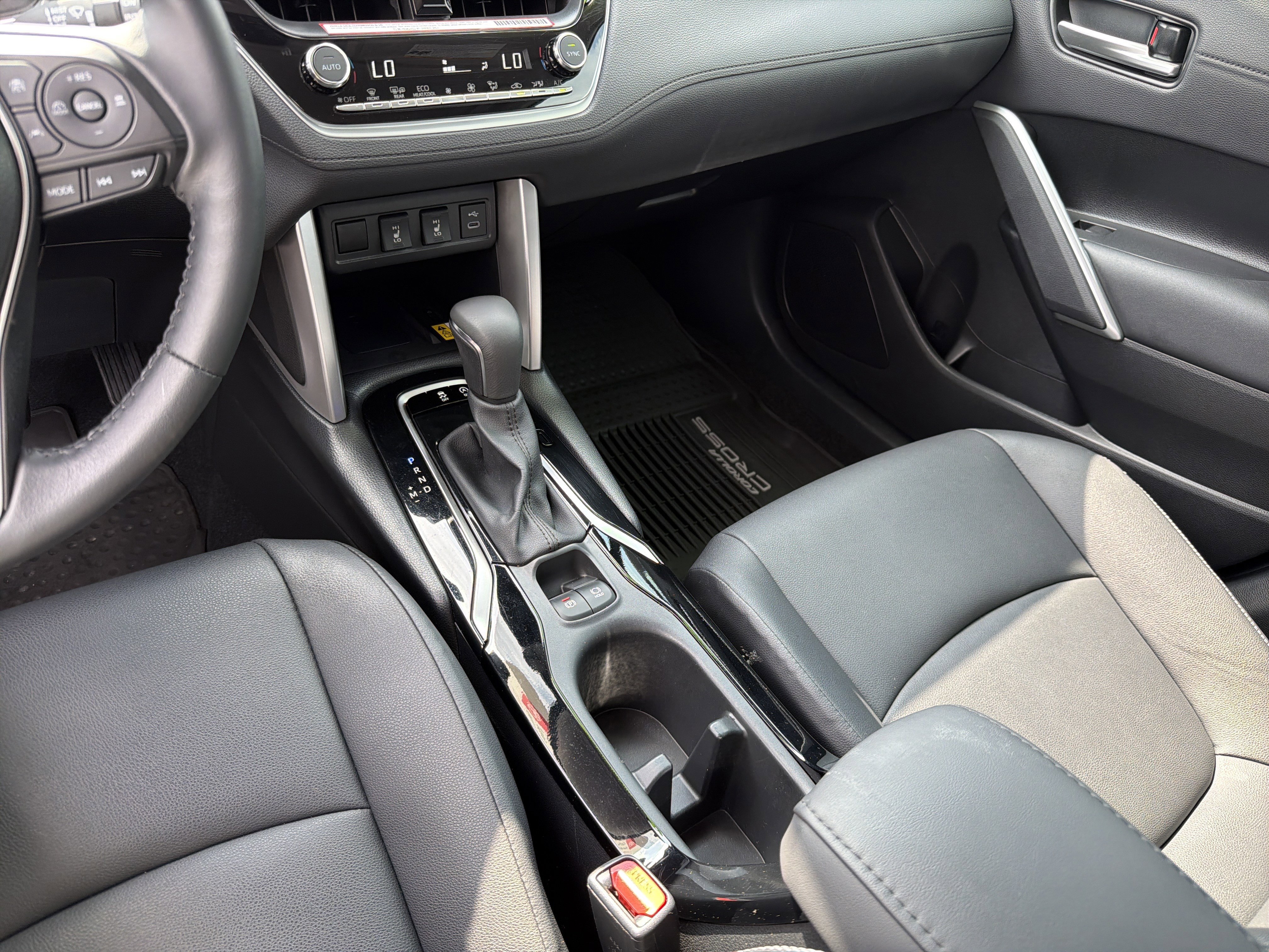 Certified 2023 Toyota Corolla Cross XLE image 9